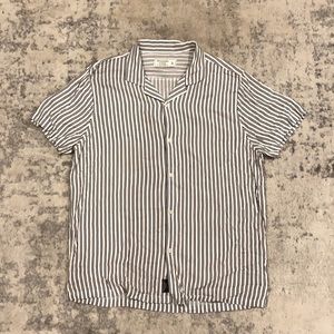 ABERCROMBIE & FITCH LIGHTWEIGHT BUTTON UP